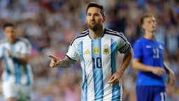 Messi logra su primer triplete mundialista ante Argelia