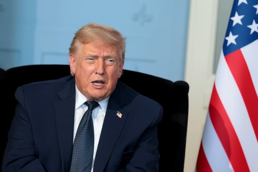 El presidente de EE. UU., Donald Trump, habla durante una reunión bilateral con el presidente francés, Emmanuel Macron, en el Hotel Royal Evian el 15 de junio de 2026 en Évian-les-Bains, Francia. (Anna Moneymaker/Getty Images)