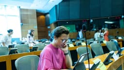 Legisladores de la UE exigen frenar represión transnacional