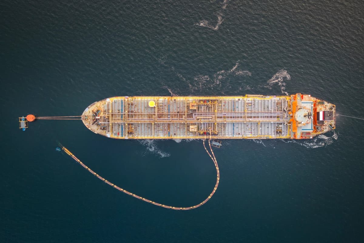 Estados Unidos permite que expire la exención de sanciones al petróleo ruso por mar