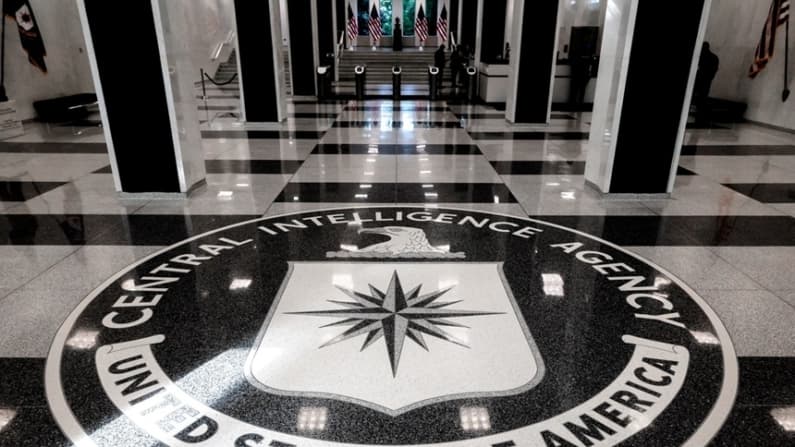 Funcionario de la CIA confirma cambio repentino en la evaluación del origen del COVID-19