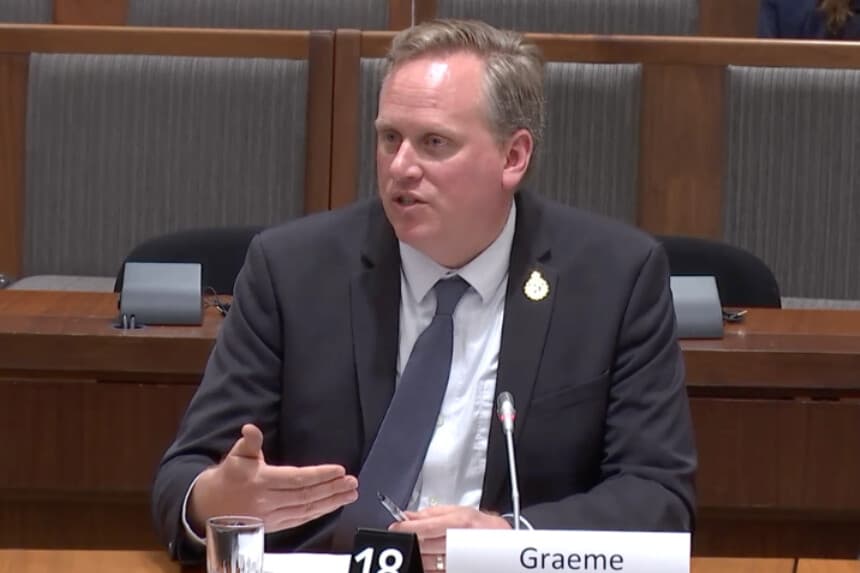 Graeme Hamilton, director general de la Agencia de Servicios Fronterizos de Canadá, testifica ante el Comité Permanente de Comercio Internacional de la Cámara de los Comunes el 18 de junio de 2026. (Cámara de los Comunes/Captura de pantalla vía The Epoch Times).