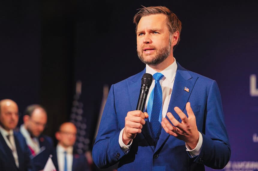 El vicepresidente de EE. UU., JD Vance, pronuncia un discurso de apertura en una reunión cuatripartita entre EE. UU., Irán, Pakistán y Catar en la Cumbre del Lago de Lucerna, cuyo objetivo es avanzar en un acuerdo para poner fin al conflicto en Oriente Medio, en el Buergenstock Resort, junto al Lago de Lucerna, el 21 de junio de 2026, cerca de Stansstad, Suiza. (Nathan Howard-Pool/Getty Images)