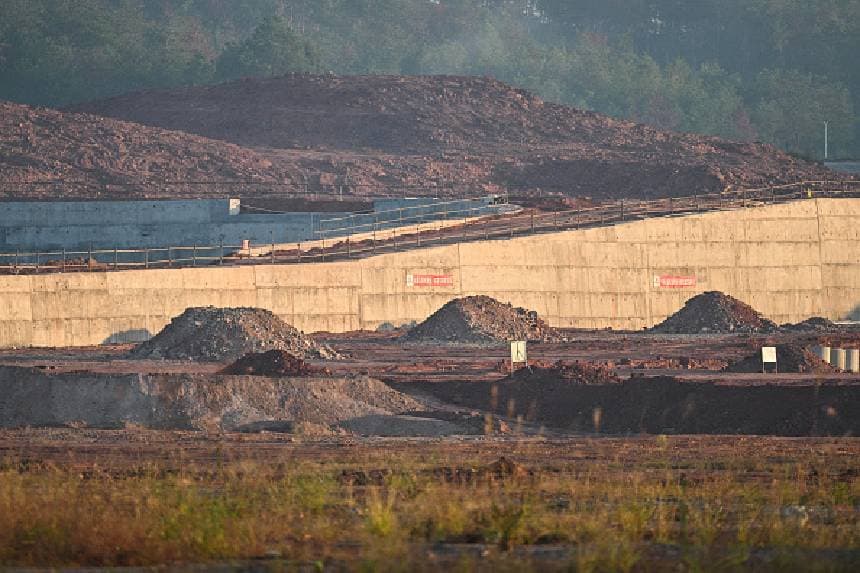 Imagen Ilustrativa: Parque Industrial de Tierras Raras en construcción en Anyuan, Ganzhou, provincia de Jiangxi, China. La zona concentra yacimientos clave de tierras raras para teléfonos y tecnología militar. (Foto de Hector Retamal / AFP vía Getty Images) / Para el reportaje (“CHINA-ECONOMÍA-POLÍTICA-COMERCIO-MINERÍA” de Peter Catterall).