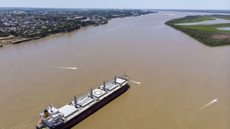 Argentina preadjudica contrato de USD 10 mil millones del río Paraná a consorcio de Jan de Nul