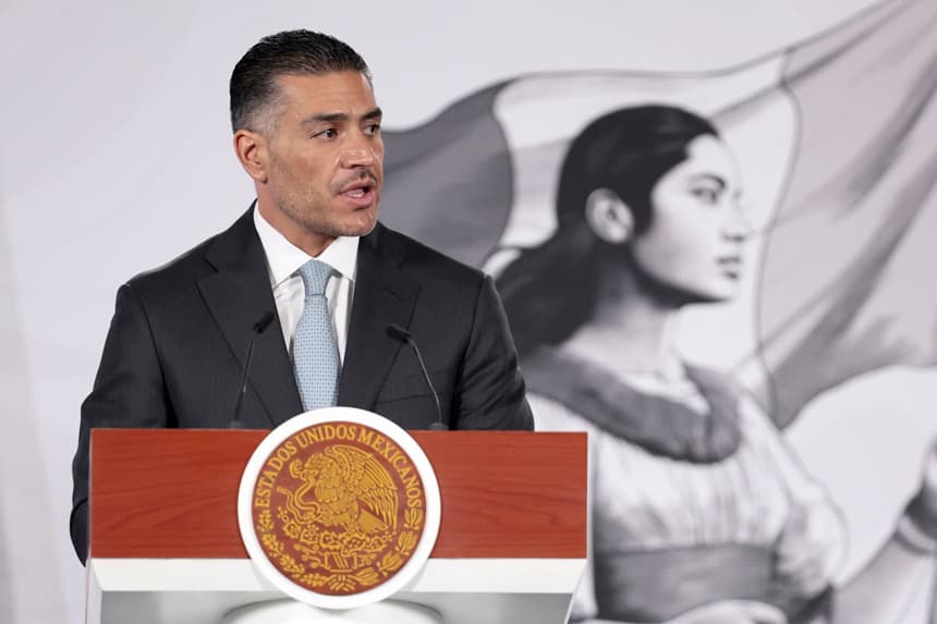 El secretario de Seguridad y Protección Ciudadana (SSPC) de México, Omar García Harfuch, habla durante una rueda de prensa en el Palacio Nacional de la Ciudad de México (Imagen de archivo. EFE/José Méndez)