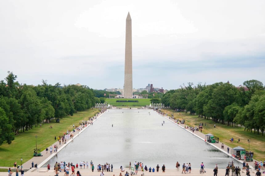 El estanque reflectante del Monumento a Lincoln, en Washington, el 19 de junio de 2026. (Travis Gillmore/The Epoch Times).