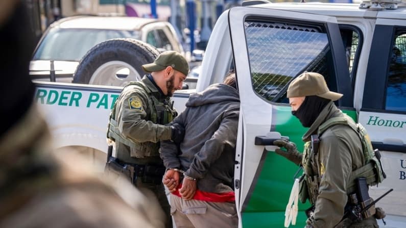 Corte permite al gobierno federal acelerar deportaciones