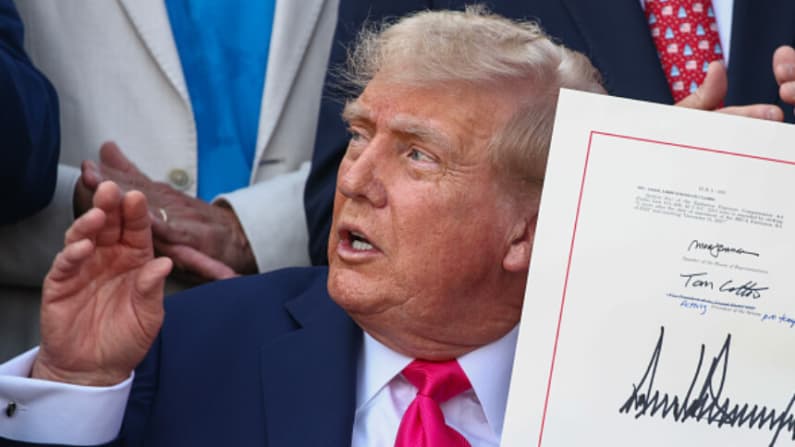 Trump frena ley de vivienda y exige aprobar primero Ley SAVE