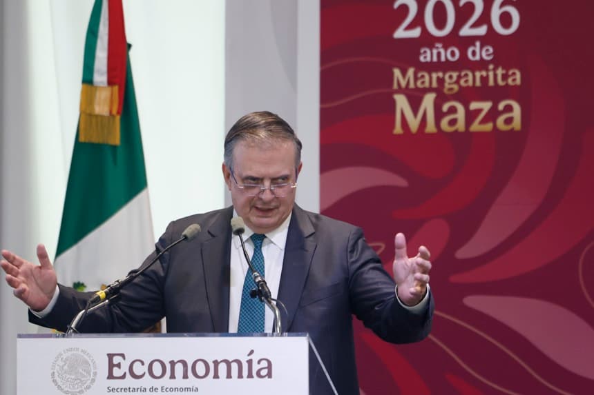El secretario de Economía de México, Marcelo Ebrard, habla en una rueda de prensa este martes, en Ciudad de México (EFE/Sáshenka Gutiérrez)