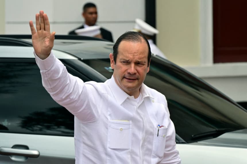 Canciller panameño le pide a China respetar la Constitución de su país tras reclamos por el Canal de Panamá