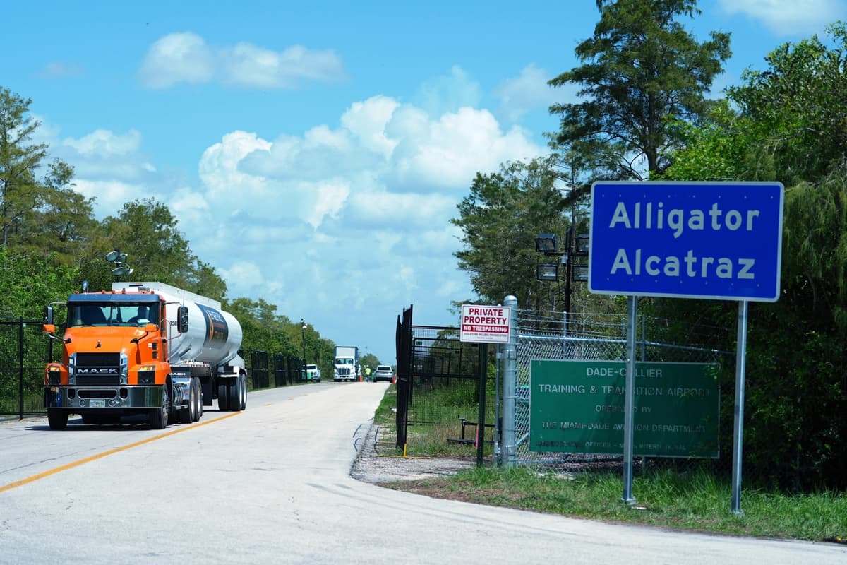 DeSantis cierra permanentemente la prisión “Alligator Alcatraz” en Florida