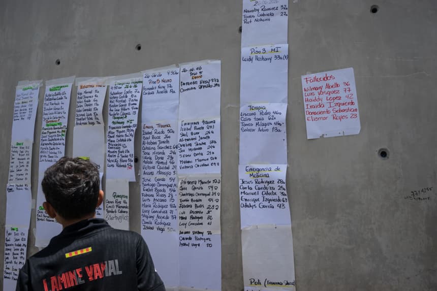 Familiares recorren los hospitales en Caracas para localizar a heridos y fallecidos