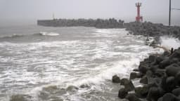 Dos tormentas tropicales azotan Japón con inundaciones y deslizamientos de tierra, causando una víctima mortal