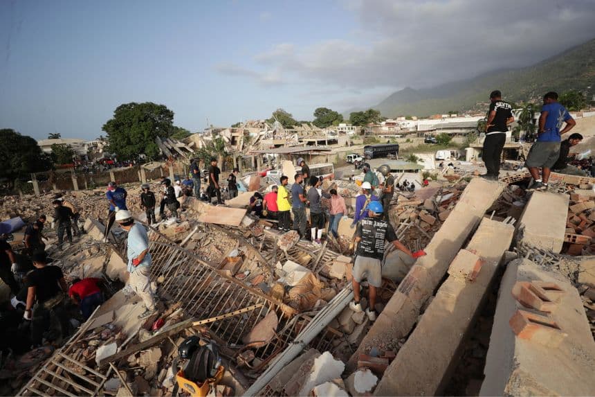 EE. UU. lidera una respuesta masiva tras los terremotos en Venezuela con rescate y ayuda humanitaria