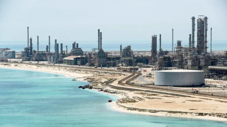 Helicóptero de Saudi Aramco se estrella, causando la muerte de 14 ciudadanos saudíes