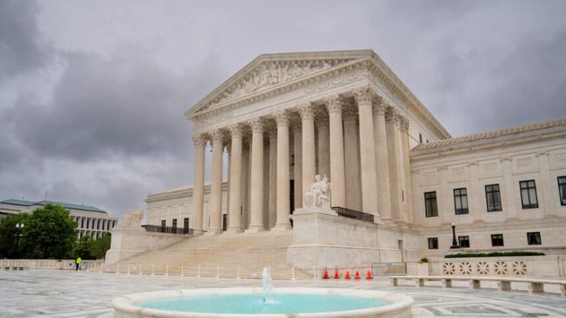 Corte Suprema rechaza apelación en caso de que impugne el mandato de vacunación contra COVID-19 en Nueva York