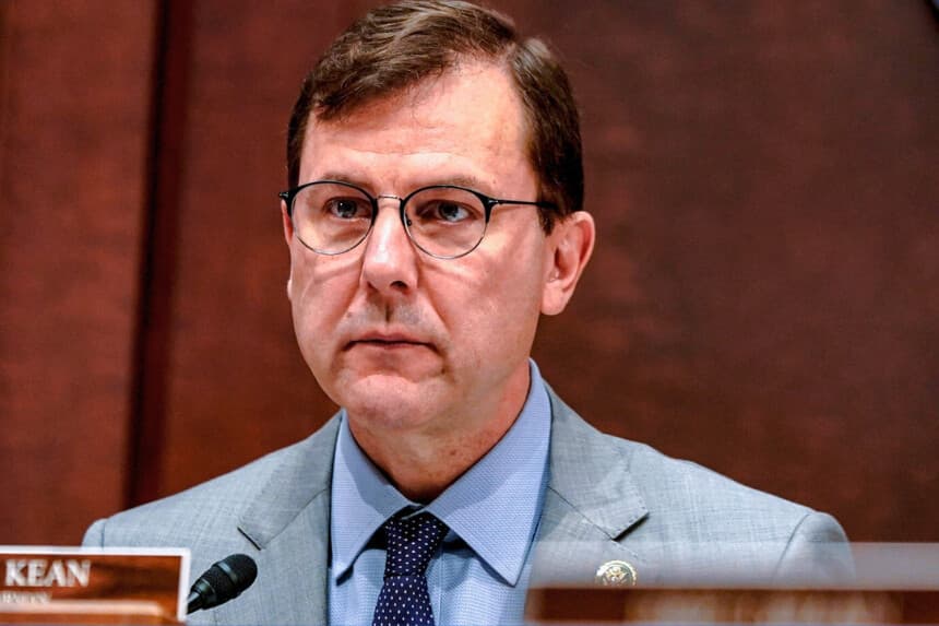 El diputado Tom Kean (R-N.J.) en el Capitolio, en Washington, el 5 de diciembre de 2023. (Mariam Zuhaib/AP Photo).