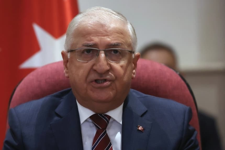 El entonces recién nombrado ministro de Defensa Nacional de Turquía, Yasar Guler, habla durante su ceremonia de traspaso de funciones en el Ministerio de Defensa Nacional en Ankara, el 5 de junio de 2023. (Adem Altan/AFP vía Getty Images)
