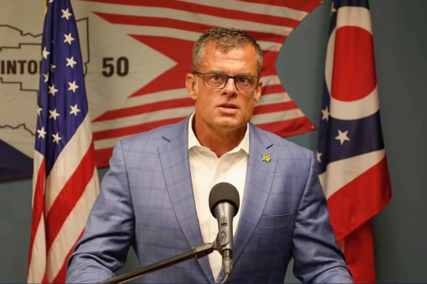 Esta imagen tomada de un vídeo muestra al fiscal general de Ohio, Andy Wilson, durante una rueda de prensa en Ohio el 30 de junio de 2026. (Oficina del Fiscal General de Ohio, Andy Wilson, vía AP).