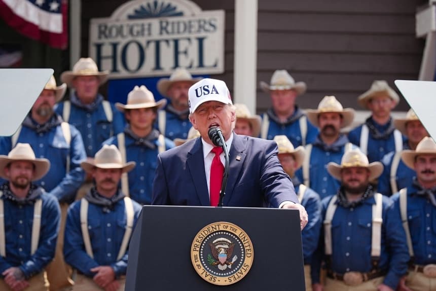 El presidente Donald Trump pronuncia un discurso en Medora, Dakota del Norte, el 1 de julio de 2026. (Andrew Harnik/Getty Images)