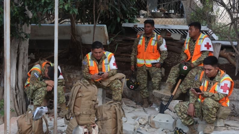 Más de 3000 rescatistas internacionales han salvado a 12 personas en seis días