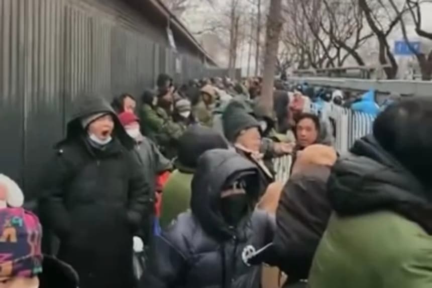 Un gran número de peticionarios de toda China se reúne cerca de la Oficina Nacional de Peticiones en Beijing el 4 de marzo de 2026. (Cortesía de un peticionario chino)