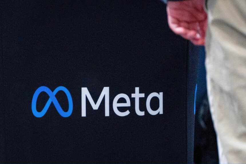 Un letrero de la empresa tecnológica Meta en un stand durante el Proyecto Especial de Estudios Competitivos de la AI+Expo, celebrado en Washington el 2 de junio de 2025. (Madalina Vasiliu/The Epoch Times).