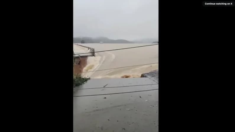 "¿Cómo no íbamos a inundarnos?": Puerto chino en Guangxi inundado por presa rota y fuga de cobras