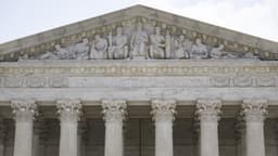 Corte Suprema amplía el poder ejecutivo en fallos sobre medidas de Trump
