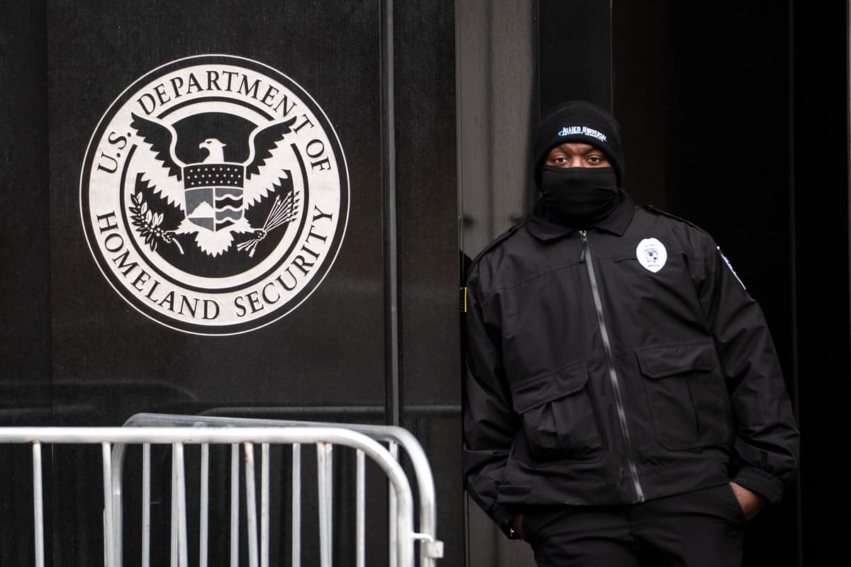 Juez federal ordena al DHS que restablezca funciones clave de la base de datos de inmigración