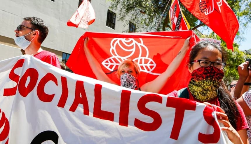 Los Socialistas Democráticos de Estados Unidos se manifiestan en el centro de Berkeley, California, el 5 de agosto de 2018. (Amy Osborne/AFP/Getty Images)