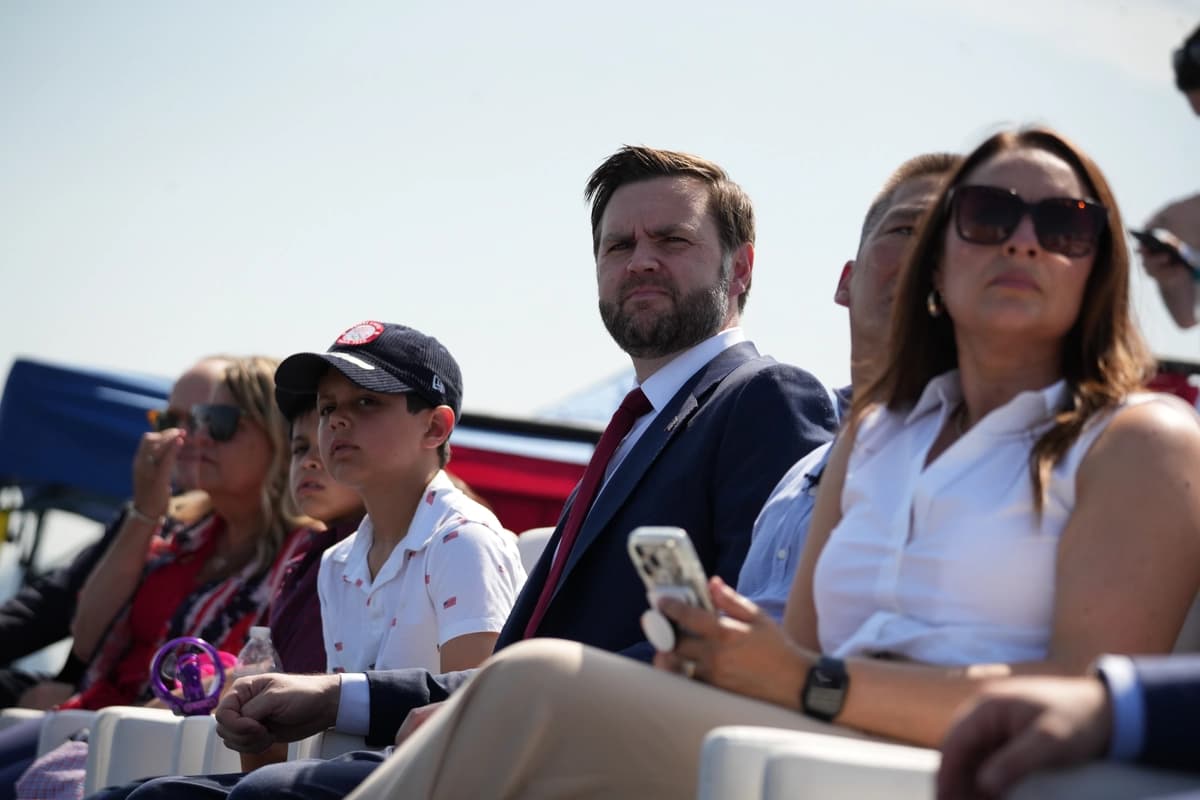 El vicepresidente JD Vance llega a la Revista Naval Internacional 250 en la ciudad de Nueva York el 4 de julio de 2026. (Samira Bouaou/The Epoch Times).