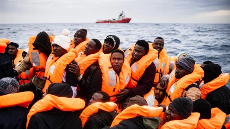 La UE propone congelar activos y vetar viajes para combatir el tráfico ilícito de migrantes