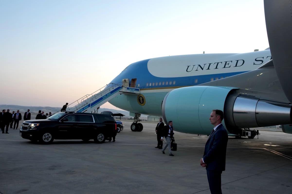 El Air Force One se encuentra en la pista antes de que el presidente Donald Trump parta tras la cumbre de la OTAN en el Aeropuerto Internacional de Ankara, en Ankara, Turquía, el 8 de julio de 2026. (Alex Brandon/AP Photo)