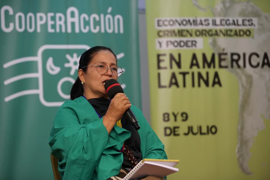 La presidenta de la Asociación de Cabildos, Ingry Mojanajinsoy, habla durante el foro internacional 'Economías ilegales, crimen organizado y poder en América Latina' este jueves, en Lima, Perú. (EFE/ Paolo Aguilar)