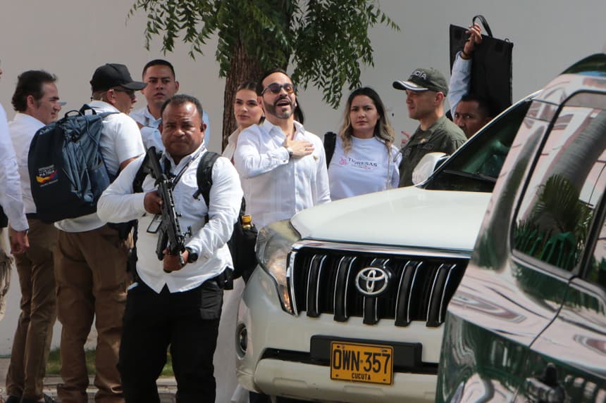 El Ministerio de Defensa promete respetar el relevo presidencial de De la Espriella