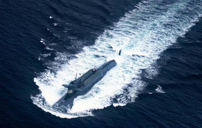Una foto sin fecha muestra a un submarino de propulsión nuclear de la Flota del Mar del Norte de la Armada del Ejército Popular de Liberación preparándose para sumergirse en el mar. El régimen chino ha comenzado a desplegar submarinos armados con misiles balísticos intercontinentales. (AFP/Getty Images)