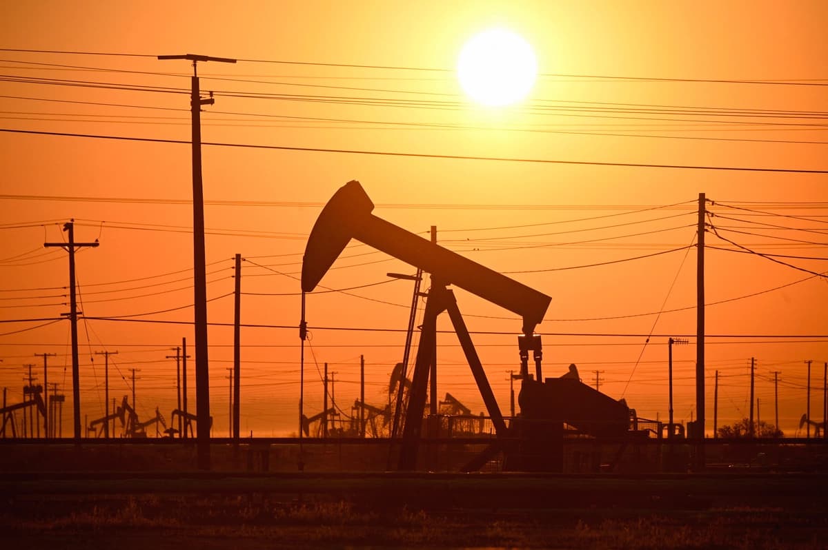 Bombas de petróleo en California el 5 de octubre de 2022. (Robyn Beck/AFP vía Getty Images)