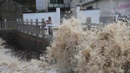 Tifón Bavi toca tierra en el este de China y más de un millón de personas son evacuadas