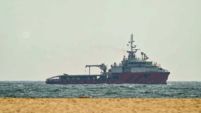 Pese a las afirmaciones de Irán, EE. UU. reporta flujo normal en el estrecho de Ormuz