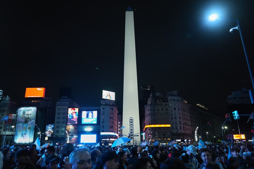 Festejos por la victoria 3-1 de Argentina sobre Suiza terminan con al menos dos muertos