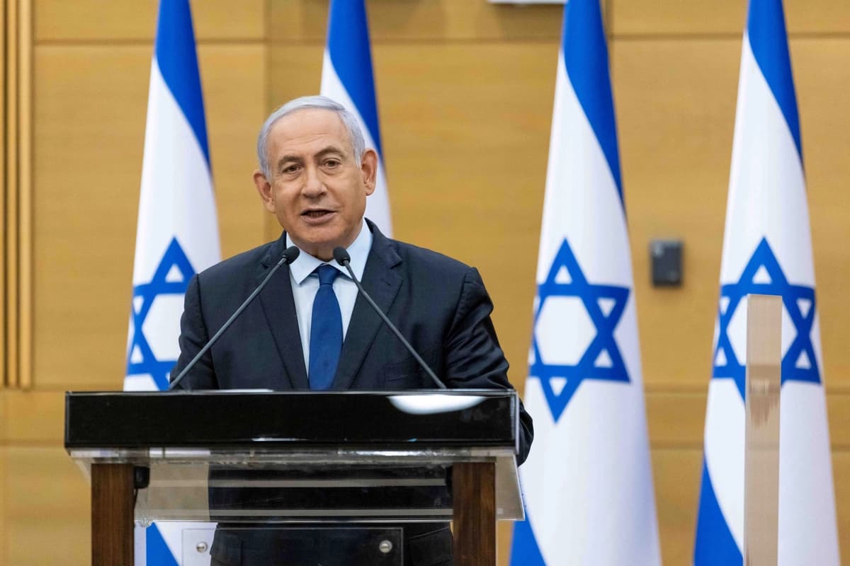 El primer ministro israelí, Benjamin Netanyahu, pronuncia un discurso en la Knesset, en Jerusalén, Israel, el 30 de mayo de 2021. (Yonatan Sindel/Reuters)