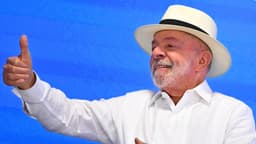 Lula amplía a ocho puntos su ventaja sobre Flávio Bolsonaro en el último sondeo electoral