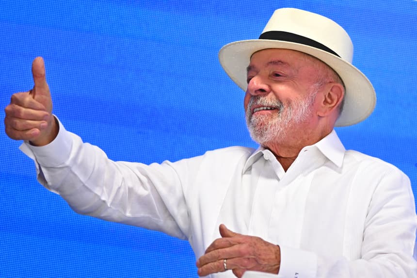 Lula amplía a ocho puntos su ventaja sobre Flávio Bolsonaro en el último sondeo electoral