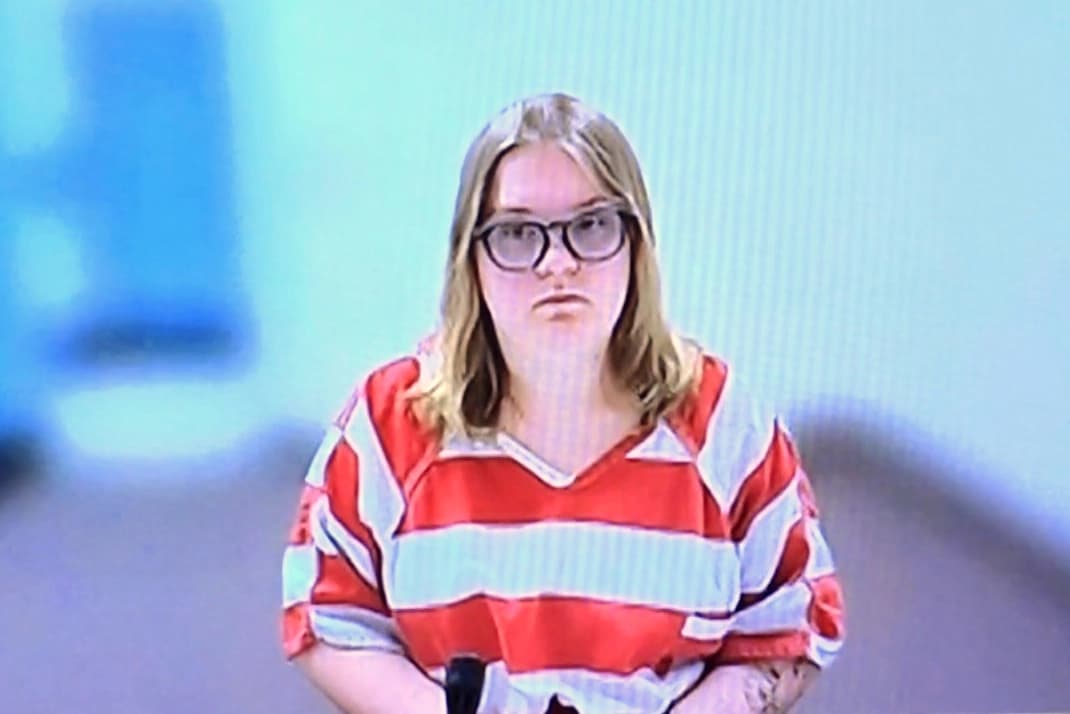 En una imagen fija de un video judicial, Andrea Shaw asiste a una audiencia judicial de forma remota por videoconferencia en la Corte de Distrito del Condado de Payette en Payette, Idaho, el 2 de julio de 2026. (KIVI-TV vía AP).