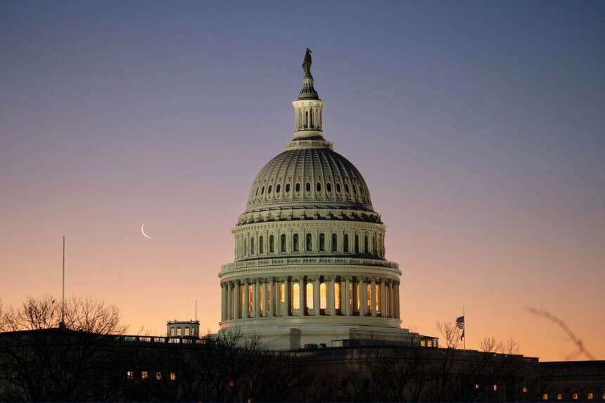 El edificio del Capitolio de EE. UU. al amanecer en Washington el 16 de enero de 2025. (Madalina Kilroy/The Epoch Times).