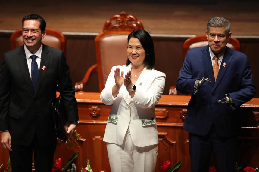 Fujimori celebra un hito al convertirse en la primera mujer elegida para gobernar Perú