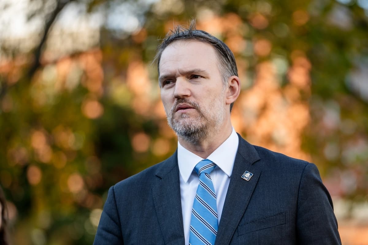 El representante comercial de Estados Unidos, Jamieson Greer, habla con la prensa en la Casa Blanca el 30 de octubre de 2025. (Madalina Kilroy/The Epoch Times)