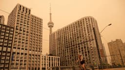 La peligrosa calidad del aire persiste en Ontario por el humo de los incendios forestales